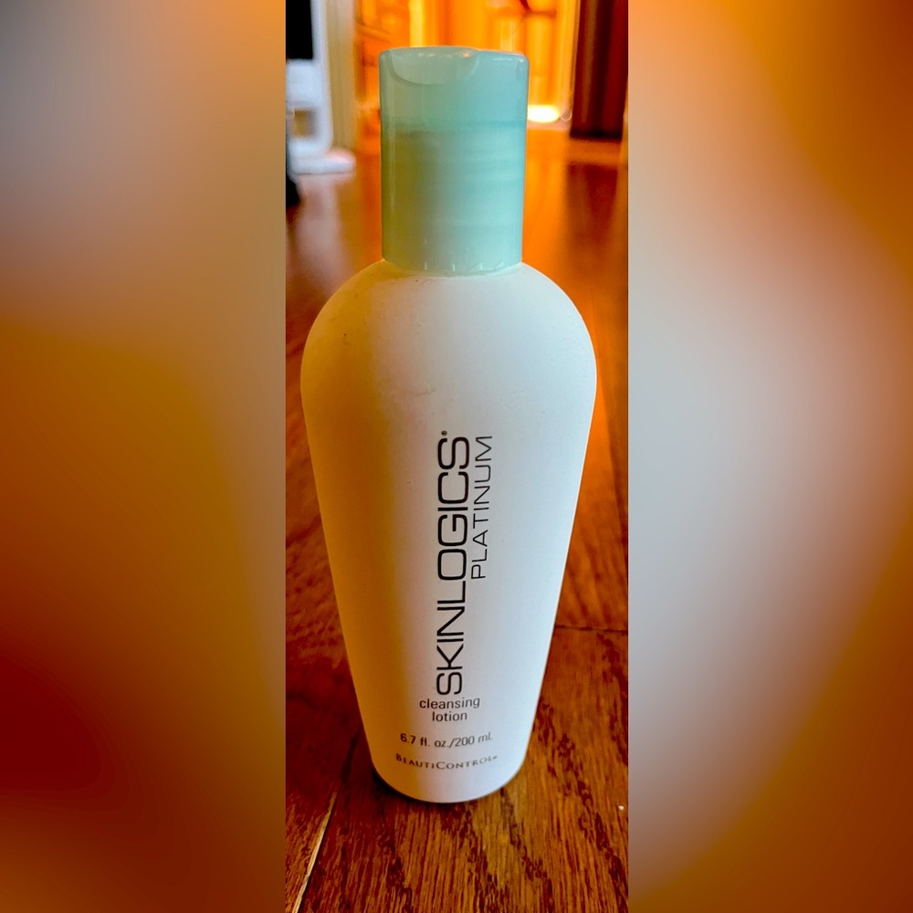 BeautiControl Skinlogics Platinum Cleansing NWT
Lotion new sealed